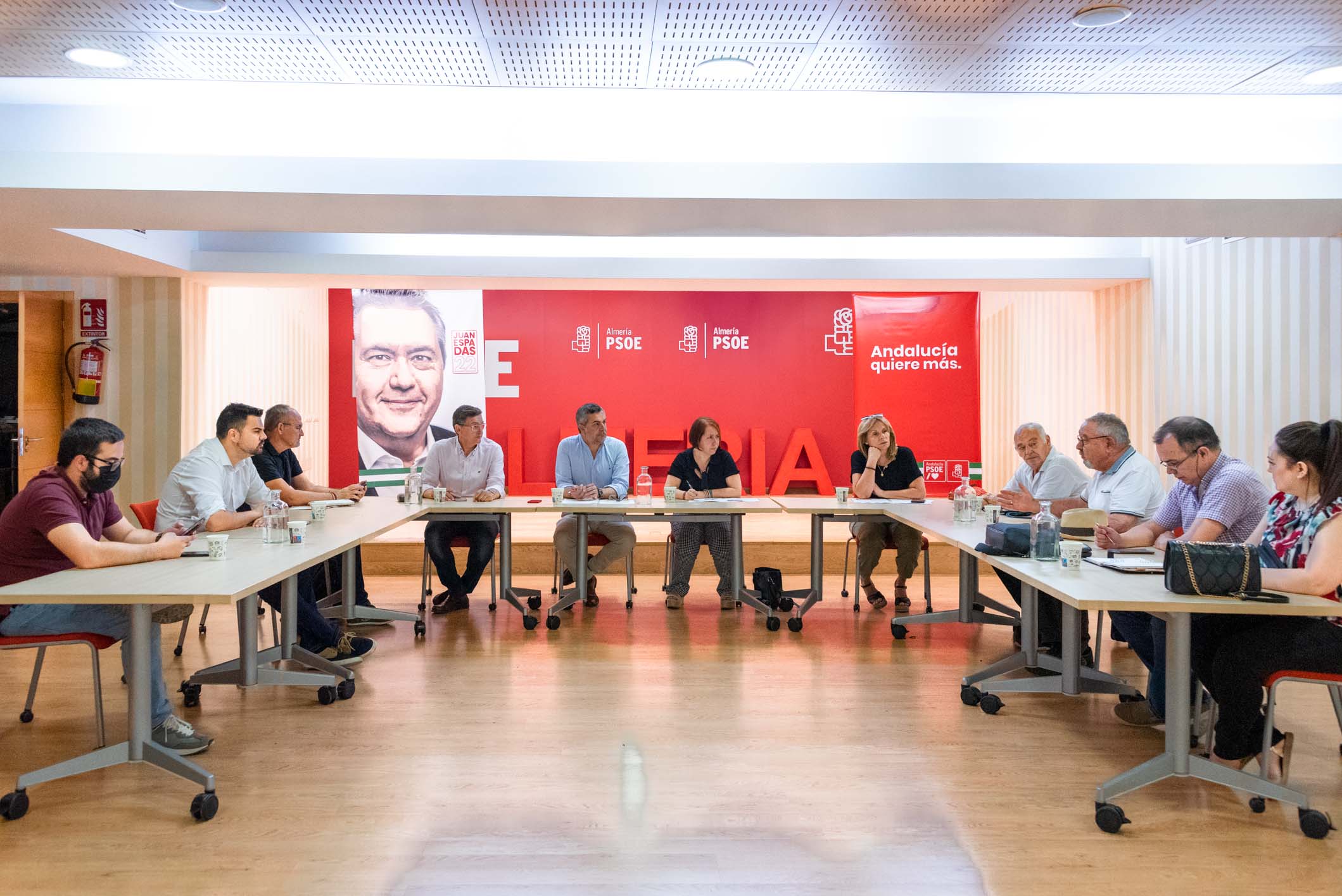 El PSOE reducirá a la mitad la temporalidad del empleo e impulsará una ley de igualdad laboral