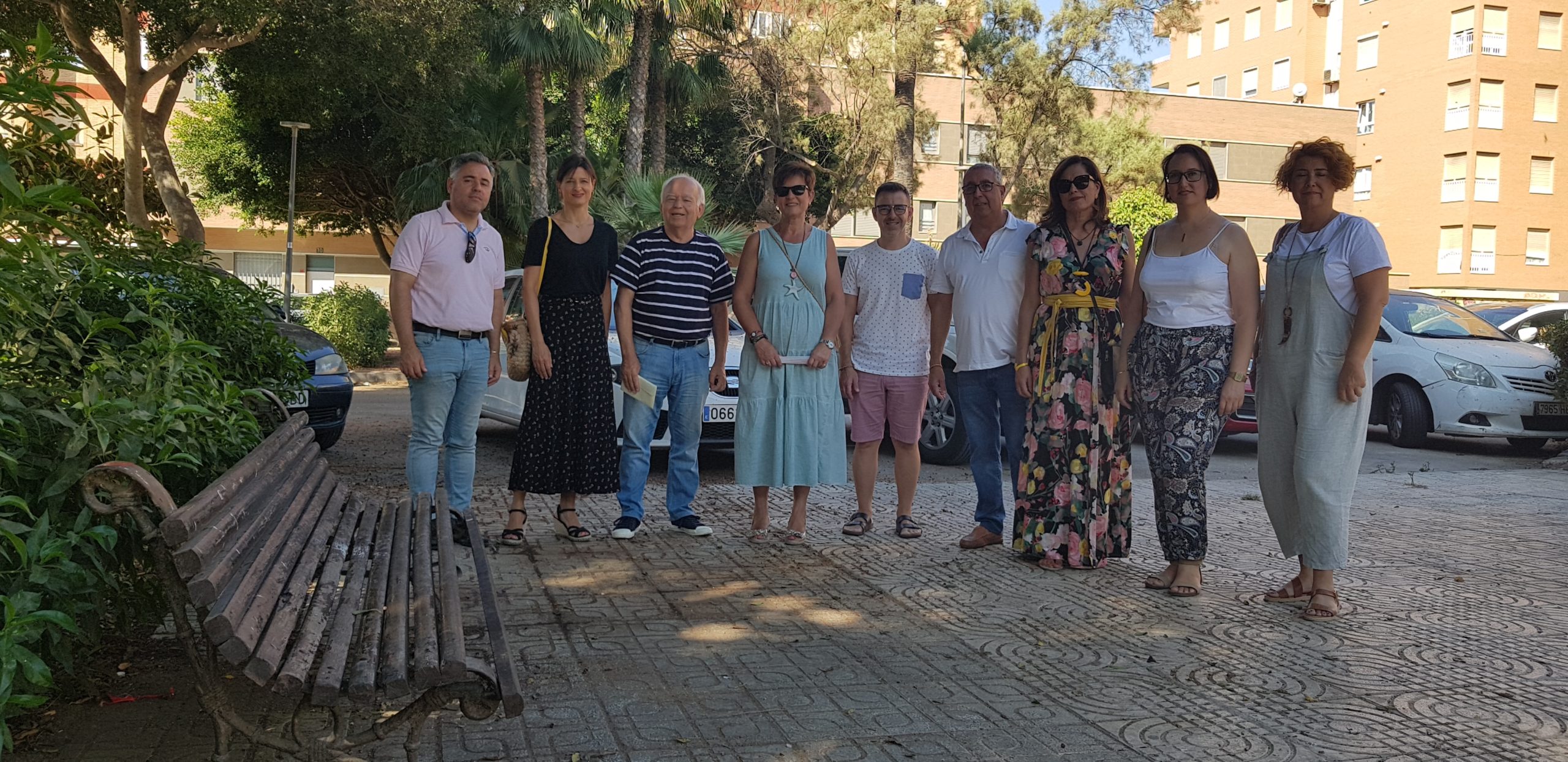 ALMERÍA. El PSOE denuncia el abandono del barrio de El Zapillo y exige al alcalde que mejore la limpieza y el mantenimiento de jardines