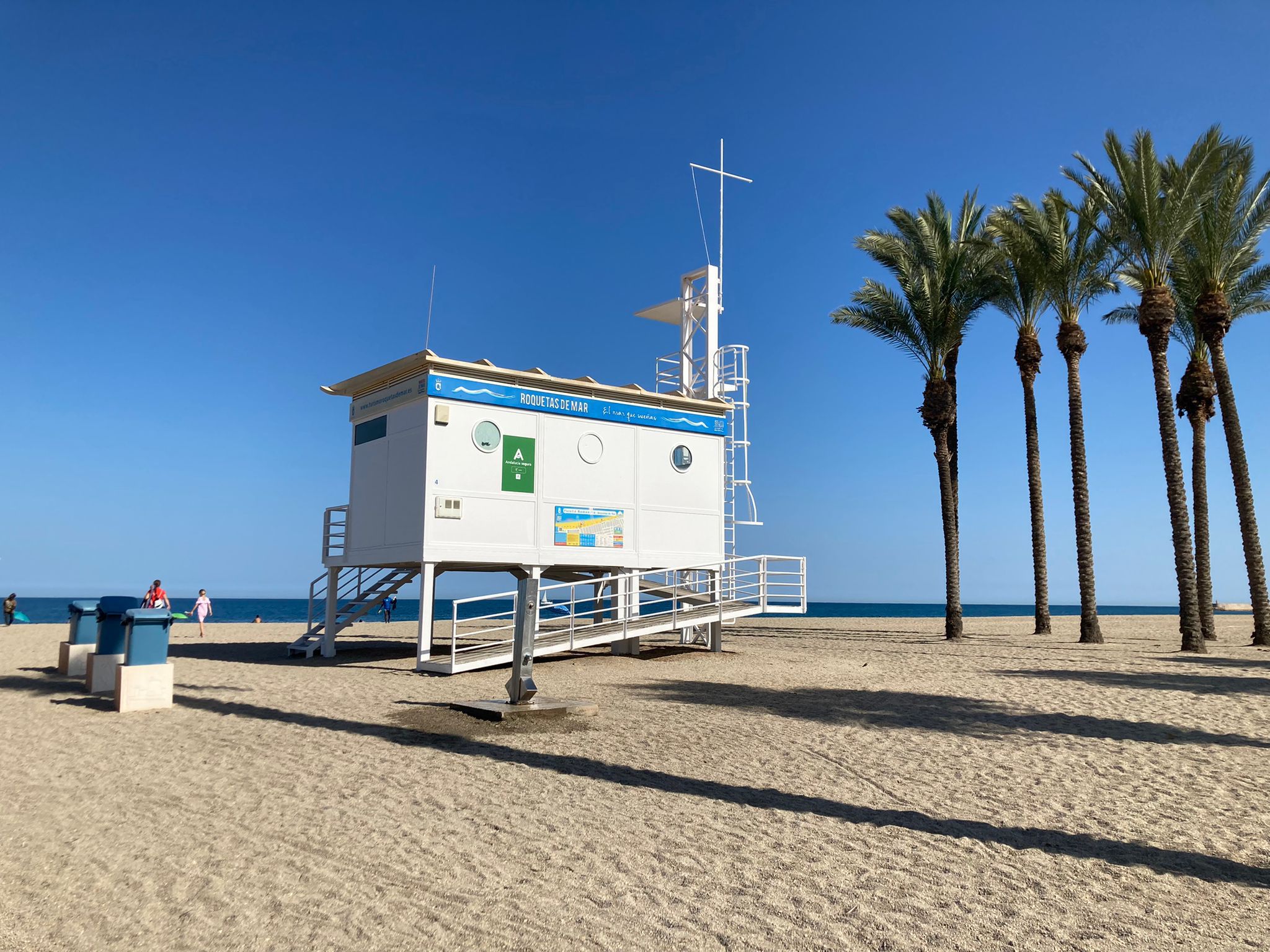 ROQUETAS.  Manolo García exige a Amat que aclare si piensa tomar medidas contra la empresa de vigilancia de playas y denuncia la “desastrosa gestión” del servicio 