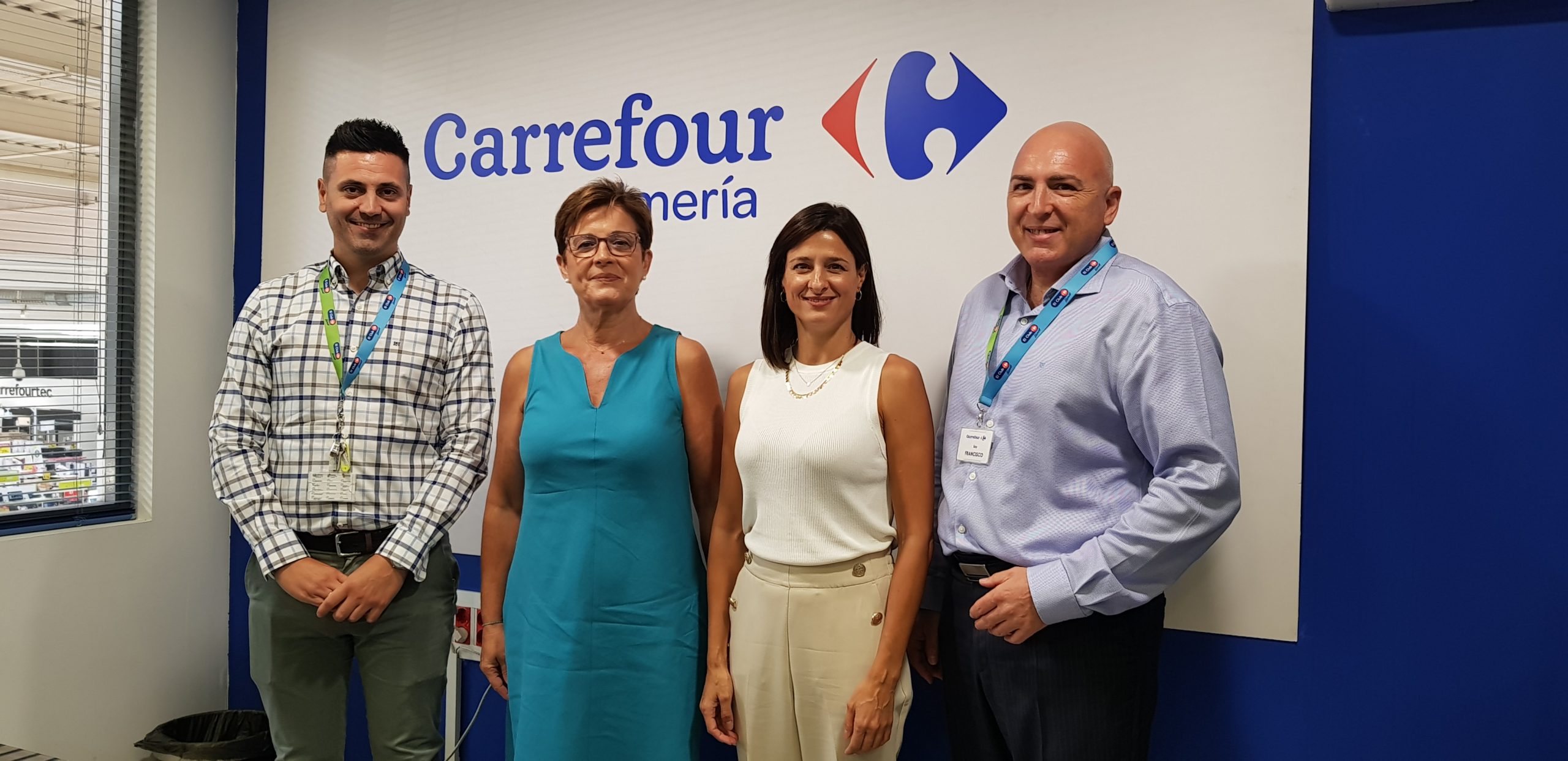 ALMERÍA. El PSOE  se reúne con responsables de Carrefour para conocer cómo les afectan los problemas en el entorno del hipermercado