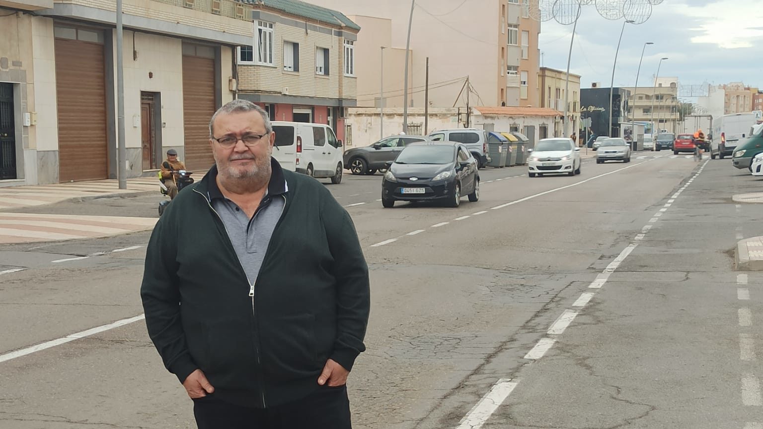 ROQUETAS. Manolo García insta a Amat a arreglar la Carretera de Cortijos de Marín para dar “dignidad” a sus vecinos