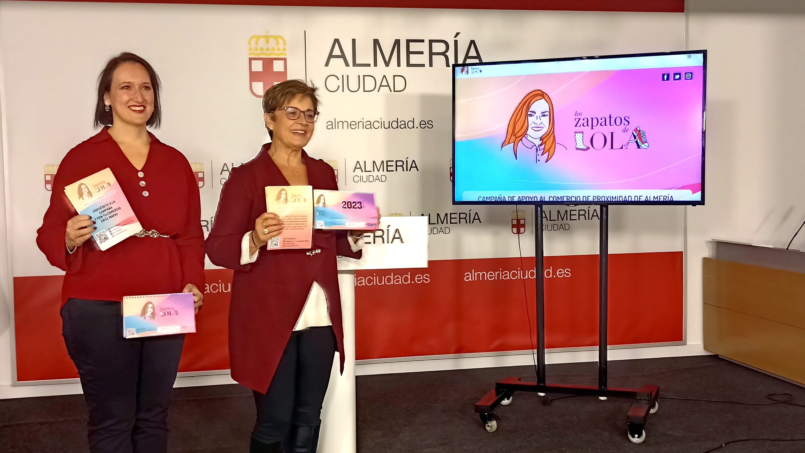 ALMERÍA. Adriana Valverde pone en el mapa los comercios de proximidad de Almería con una nueva edición de la campaña «Los Zapatos de Lola»