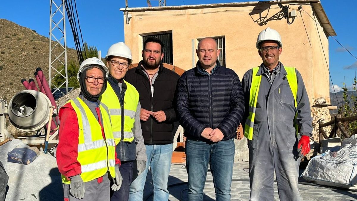 Antonio Martínez visita las obras del PFEA del Gobierno de España en Sierro que mejorarán calles y el colegio público