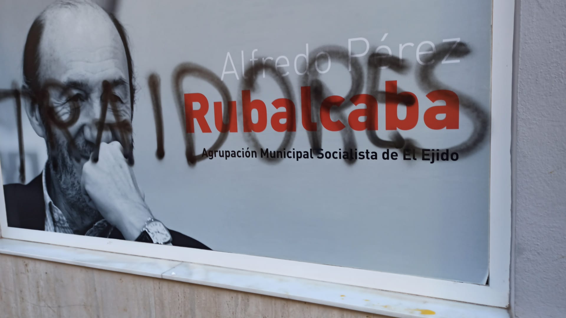 EL EJIDO. El PSOE de El Ejido condena los actos vandálicos realizados contra su sede