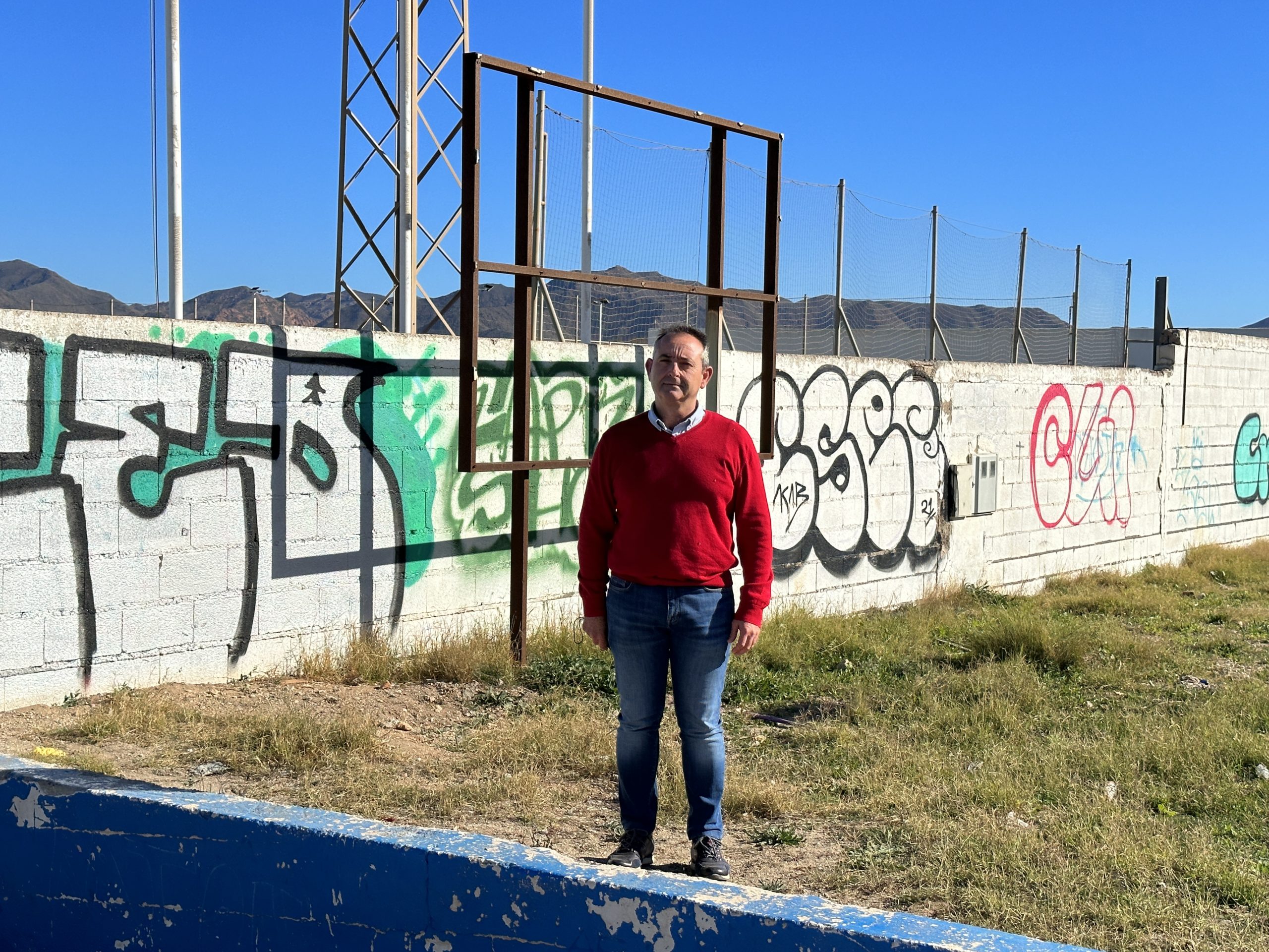 ALMERÍA. El PSOE exige al PP una reforma urgente y completa del campo de fútbol de Cabo de Gata tras las quejas de los árbitros