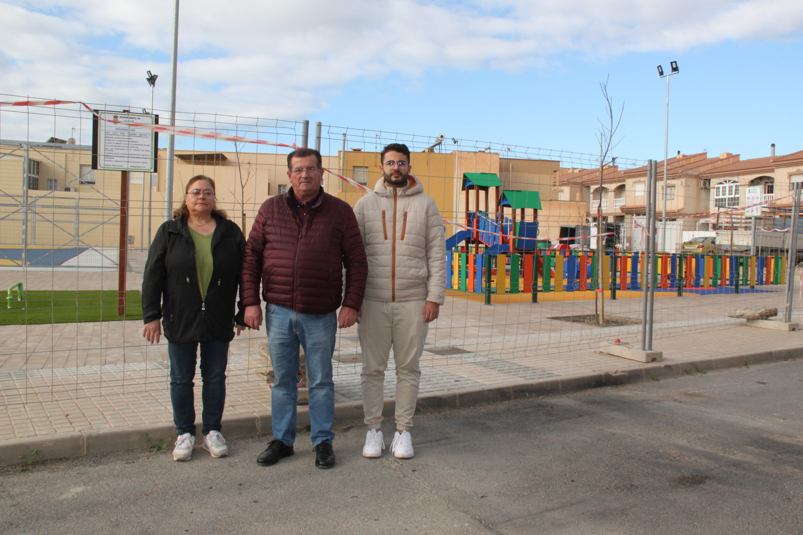 EL EJIDO. Finaliza la nueva zona infantil y deportiva de Las Palmeras-San Francisco compromiso que arrancó el PSOE al PP