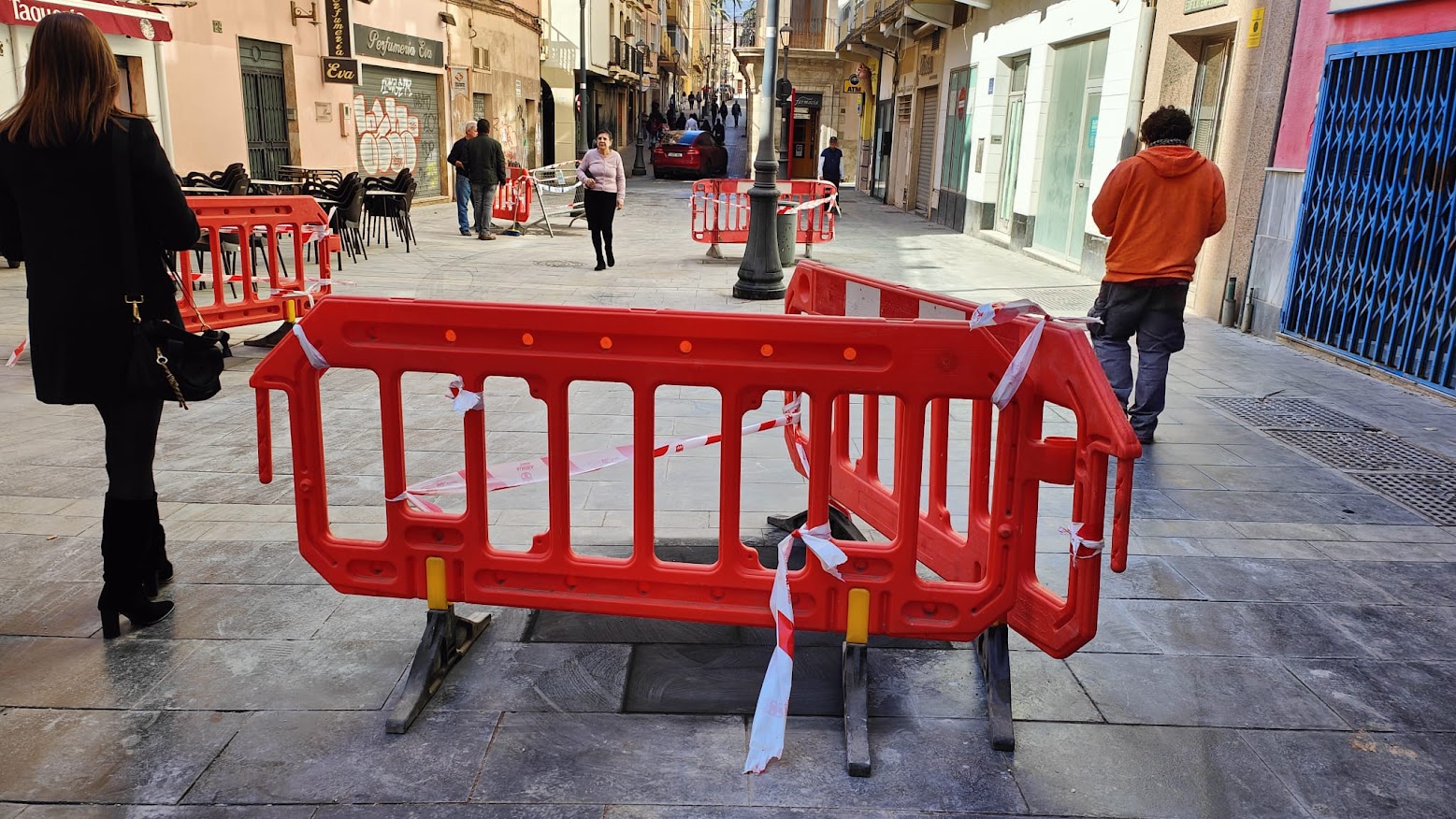 ALMERÍA. El PP debería explicar por qué cambia árboles por losas en las calles de Almería