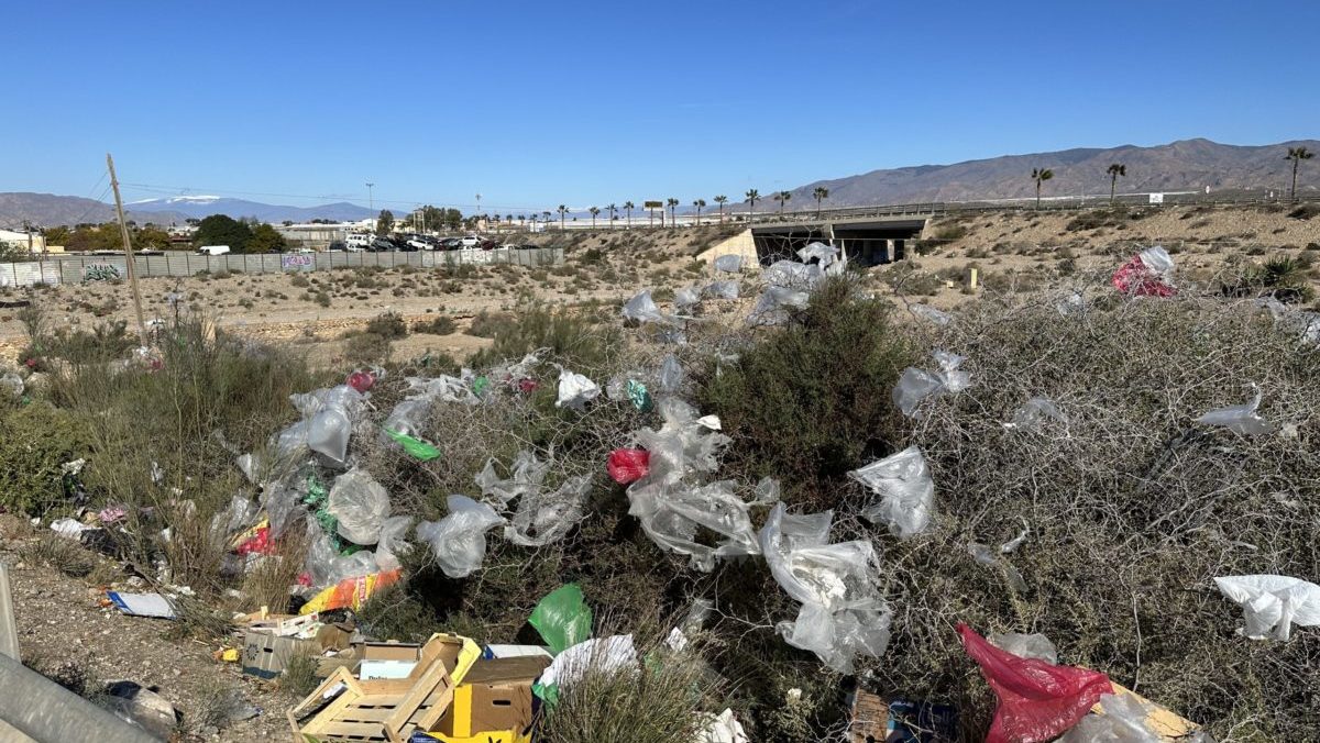 ALMERÍA. El PP es responsable de la imagen lamentable de contaminación y suciedad  en el entorno de El Alquián