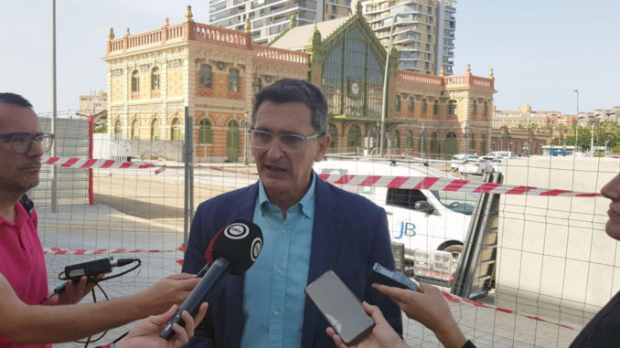 José Luis Sánchez Teruel atiende a los medios de comunicación