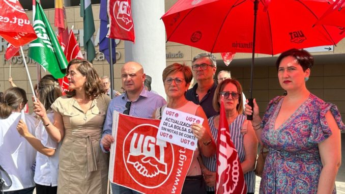 Antonio Martínez, Adriana Valverde y concejales socialistas en la manifestación sanitaria