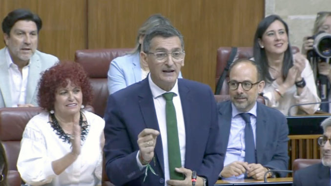 Sánchez Teruel en el pleno del Parlamento