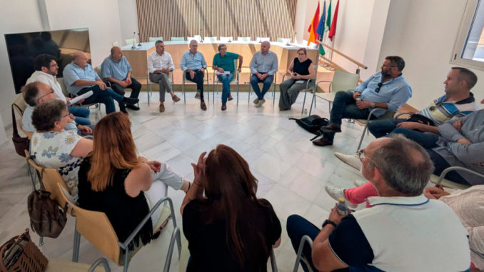 Socialistas durante la reunión en Serón