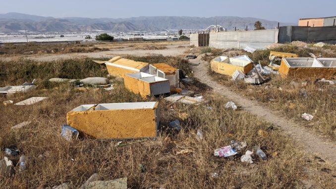 Vertedero ilegal de basuras en Roquetas de Mar
