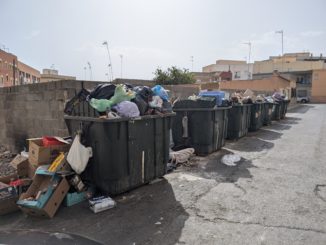 Contenedores de basura en las 200 Viviendas