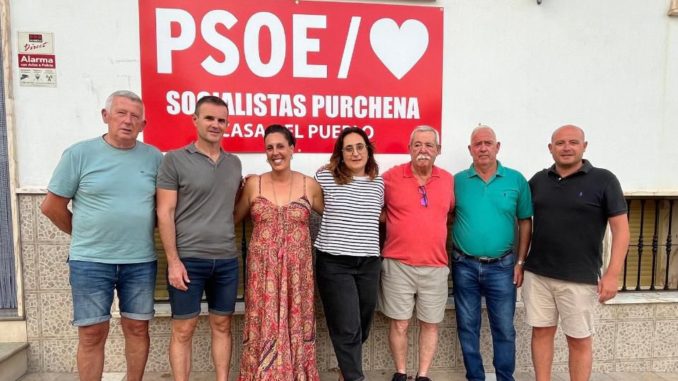 Guillermina Lara junto a miembros de la nueva ejecutiva y el senador Antonio Martínez