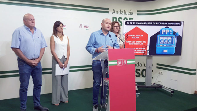 Antonio Gutiérrez, Fátima Herrera, Antonio Martínez y María López, en la sede