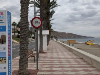 Paseo Marítimo Aguadulce Señal Prohibido Bicis