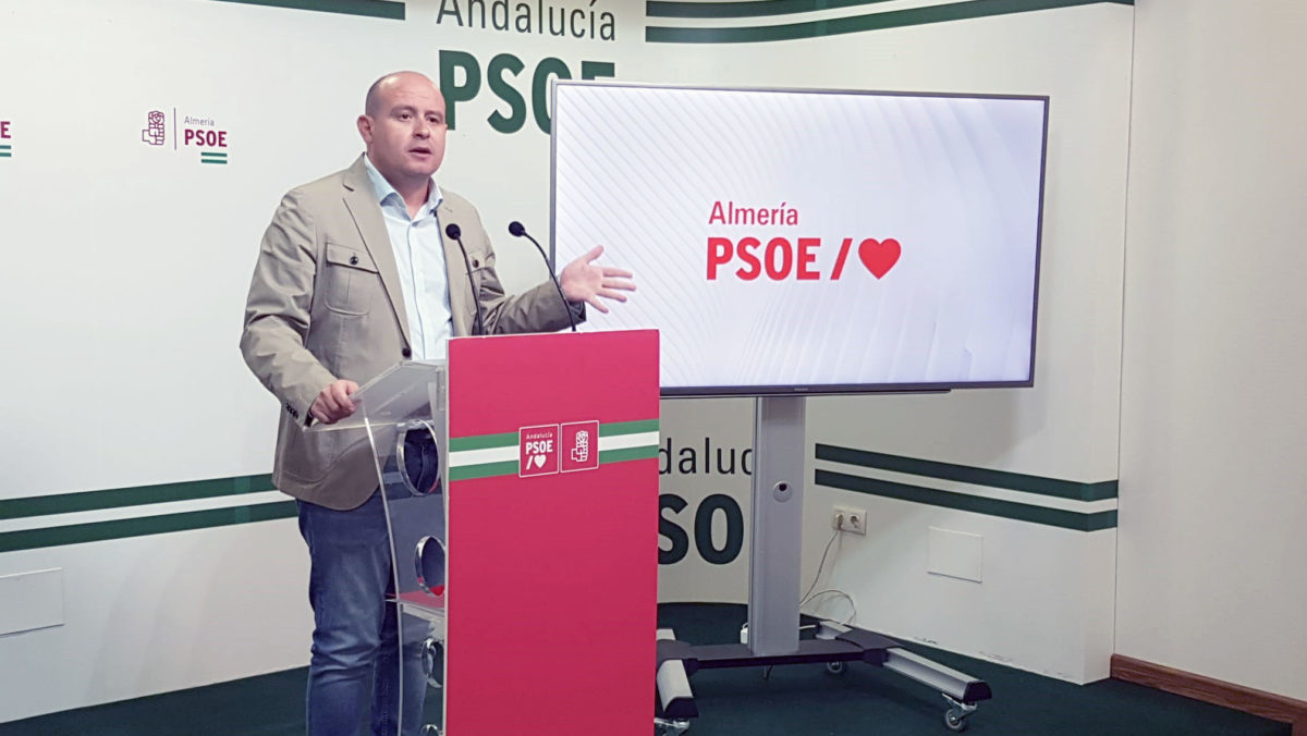 El PSOE denuncia el “tijeretazo” de Moreno Bonilla a Almería en planes de empleo, al recortarlos hasta 13 millones este año