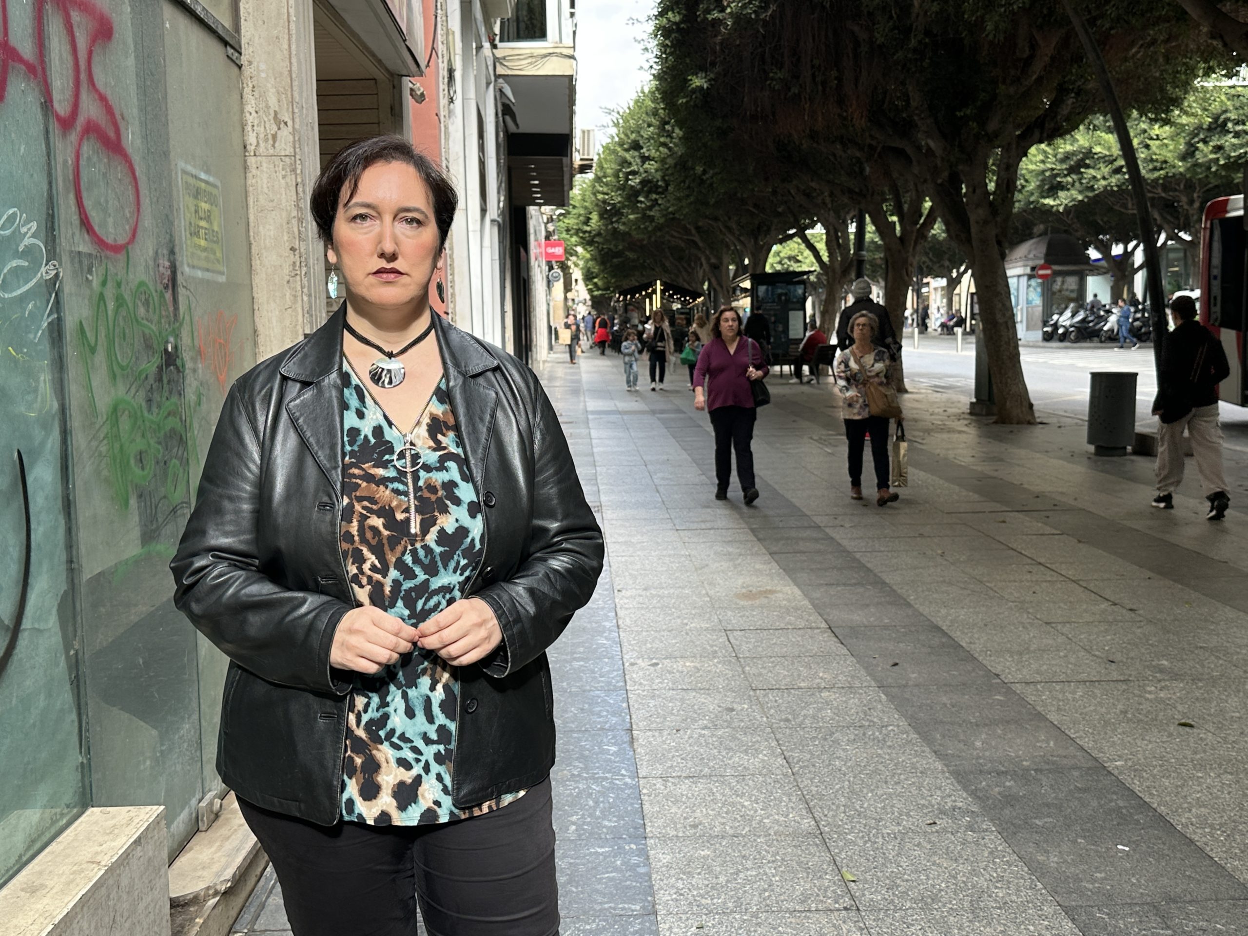 ALMERÍA. Con una alcaldesa instalada en un photocall es normal que los comerciantes desconozcan los detalles de las obras del Paseo