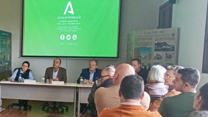 José Luis Sánchez Teruel entre los asistentes a la reunión de la Junta Rectora del Parque Natural de Cabo de Gata-Níjar