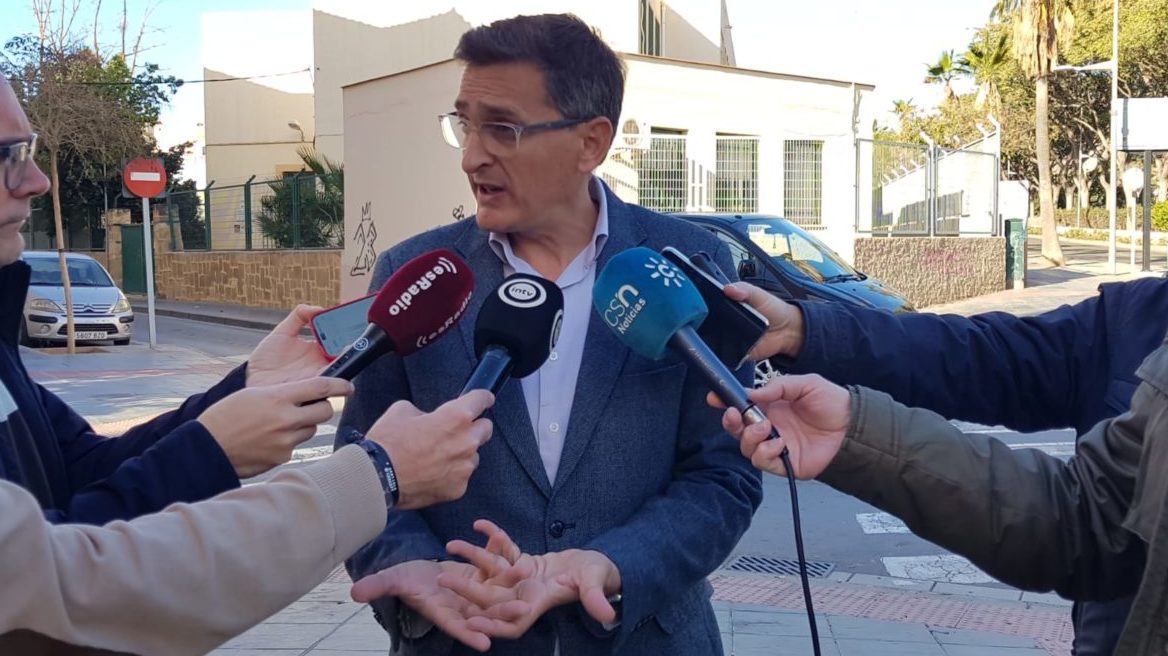 El PSOE lamenta el daño a profesores y estudiantes que  genera la política de recortes de Moreno Bonilla en lacontratación de docentes