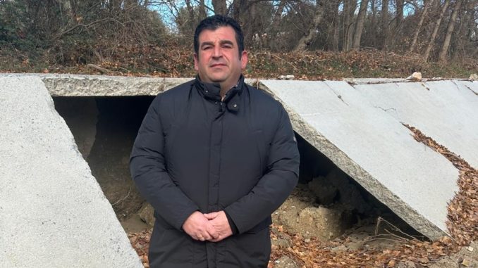 Eusebio Santos, en la carretera afectada por la dana