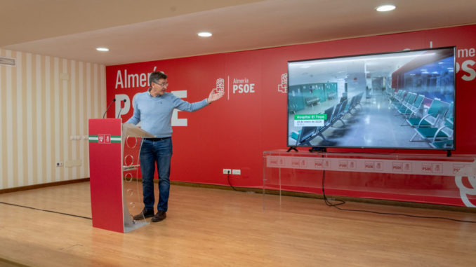 José Luis Sánchez Teruel muestra una sala vacía por la tarde