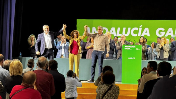 Juan Antonio Lorenzo, María Jesús Montero y Manuel Jesús Flores Malpica en el Comité provincial