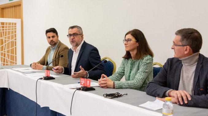 Juan Antonio Lorenzo y Pilar Navarro junto a los también parlamentarios José Luis Sánchez Teruel y Mateo Hernández